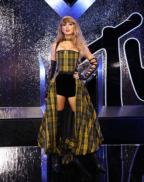 taylor swift dior